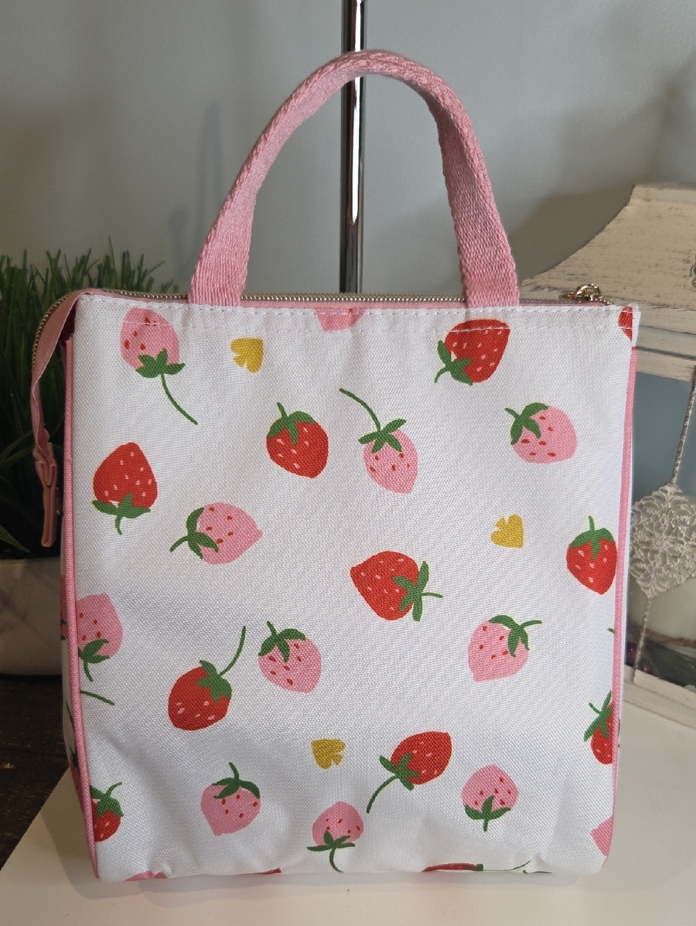 SOLD****Kate Spade Strawberry Insulated Lunch Tote - Picture 3 of 5